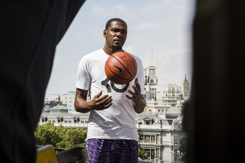 Kevin Durant touches down in Madrid and gets his hands on a basketball at the very first opportunity.