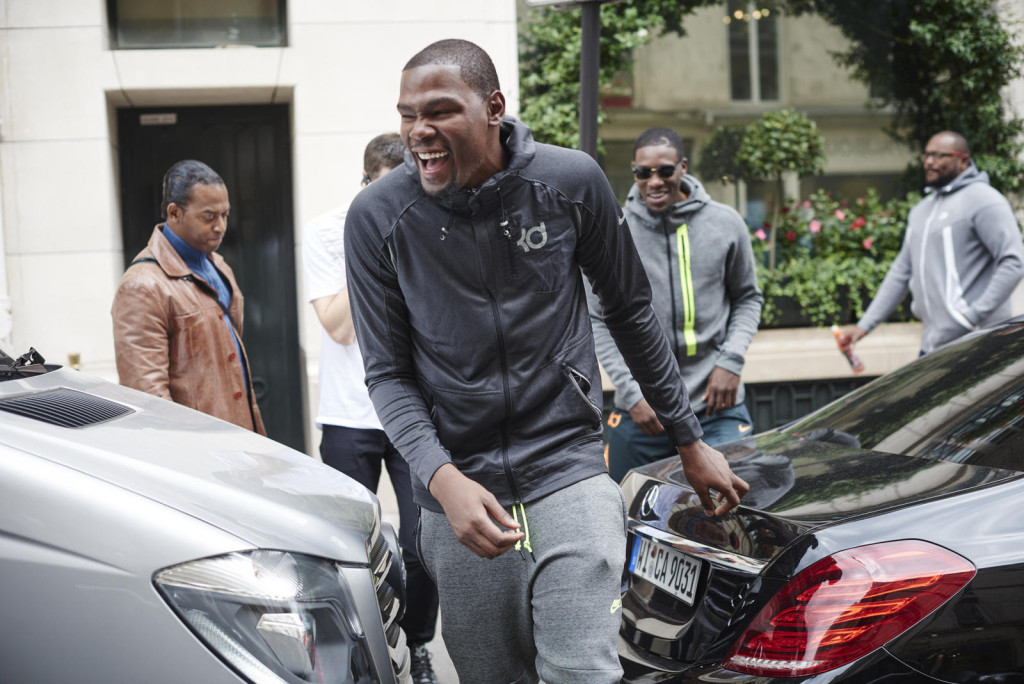 The day begins as Durant bounds onto Rue du Faubourg Saint-Honoré, Paris.