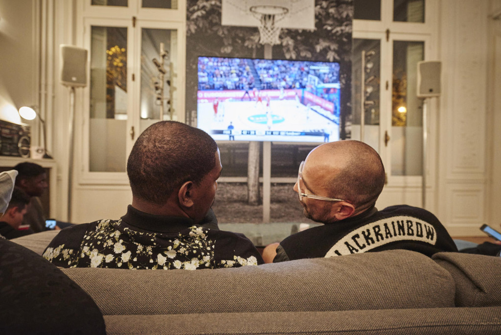 Durant talks hoops with guests at Monday night's France vs Poland screening.