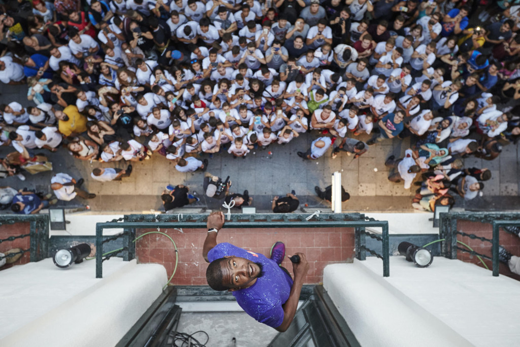 Durant receives a warm welcome from his fans in central Madrid.