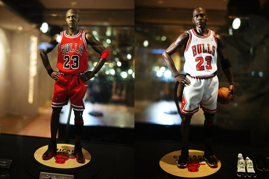 michael-jordan-figurines-enterbay-showcase-3